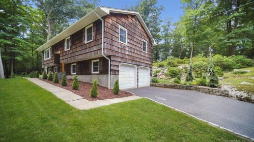 31 Sleepy Hollow Rd, Ridgefield, CT 06877-2324
