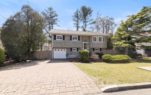 315 Concord St, Huntington Station, NY 11746-6829
