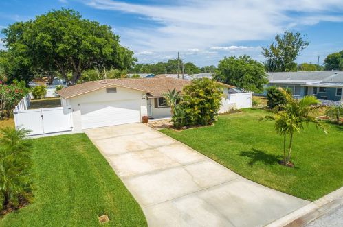 3577 70th St, Saint Petersburg, FL 33710-1425