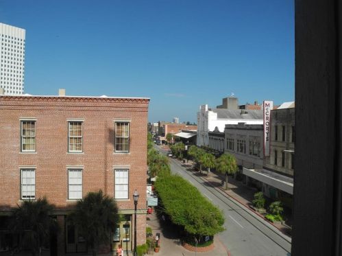 415 22nd St, Galveston TX 77550-1957 exterior