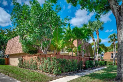 102 Buttonwood Ln, Boynton Beach, FL 33436-7110