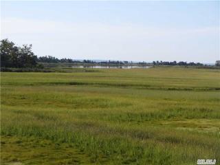 35800 Main Rd, Orient Point, NY 11957-1121