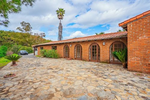 48703 De Luz Rd, Temecula CA  92590-4317 exterior