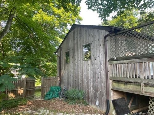 4 Parkway Dr, Yorktown Hgts NY  10598-6407 exterior