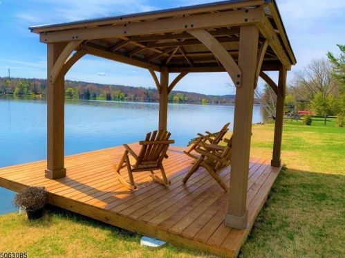 89 Bearfort Rd, West Milford Lakes NJ  07480-1401 exterior