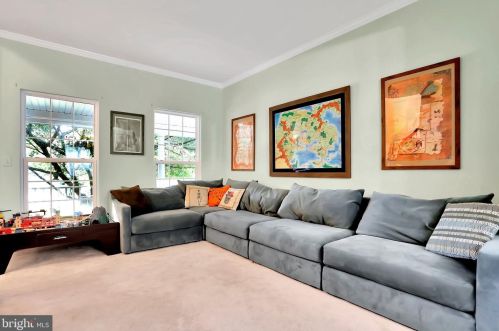 357 Locust Grove Dr, Purcellville VA  20132-3285 exterior