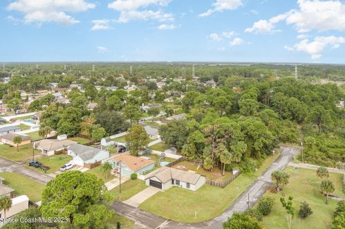 4220 Glover St, Cocoa, FL 32927-7942