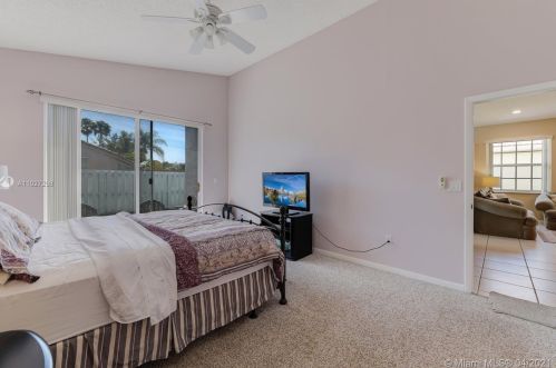 15726 16 Ct, Hollywood FL 33026-0509 exterior