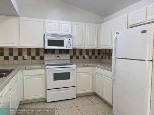 8626 22nd St, Vero Beach, FL 32966-5074