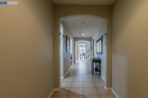 228 Hearthstone Cir, Oakley, CA 94561-1754