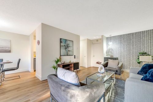 2 Commodore Dr, Oakland, CA 94608-1613