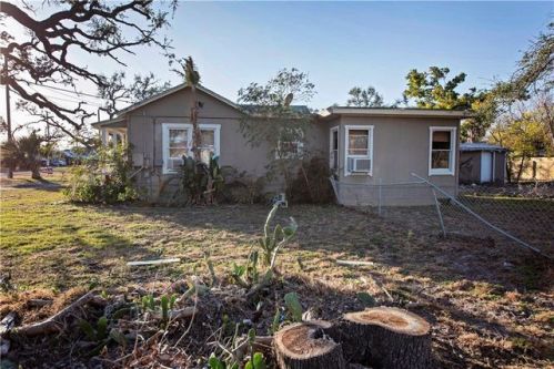 920 Cedar St, Rockport TX  78382-2917 exterior