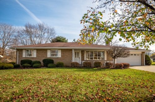 195 Donald Rd, Hermitage, PA 16148-3555