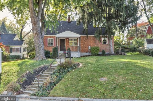 7133 Oakland Ave, Falls Church, VA 22042-1644