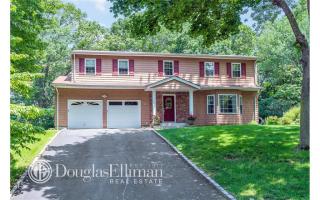 9 Willow Ridge Rd, Bayville, NY 11709-3010