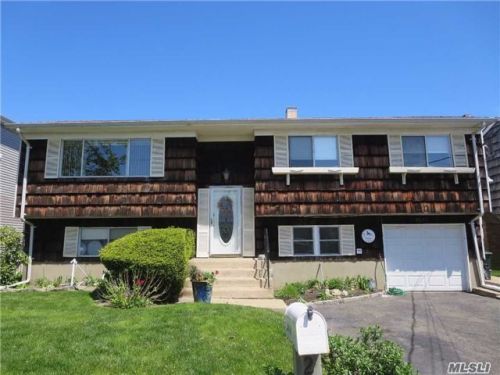 2623 Peconic Ave, Seaford, NY 11783-3451