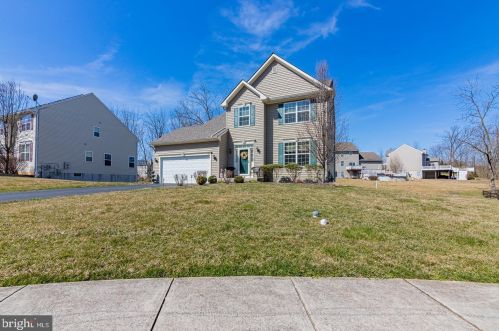 303 8th Ave, Parkesburg PA  19365-1359 exterior