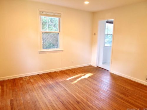 268 Sylvan Knoll Rd, Stamford, CT 06902-5360