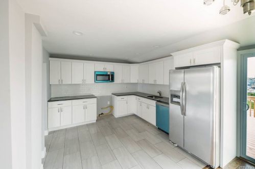 823 Pacific St, North Lindenhurst, NY 11757-6242