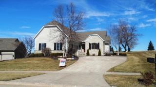 5 Sandstone Ct, Le Claire, IA 52753-9250