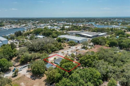 86 Anclote Rd, Tarpon Springs FL  34689-0070 exterior