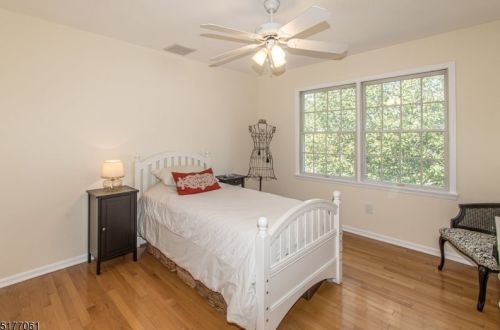 3 Shirewood Dr, Scotch Plains NJ 07076-2513 exterior