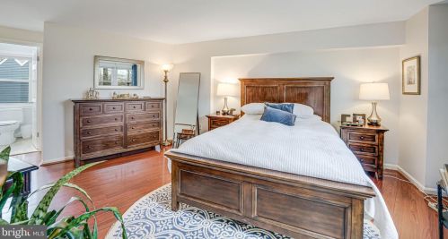 2100 Whisperwood Gln Ln, Herndon VA  20191-4117 exterior