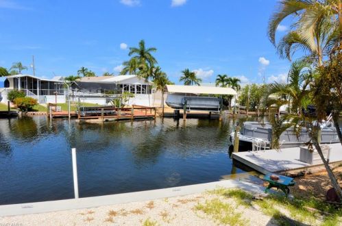 30 Emily Ln, Fort Myers Beach FL  33931-2933 exterior