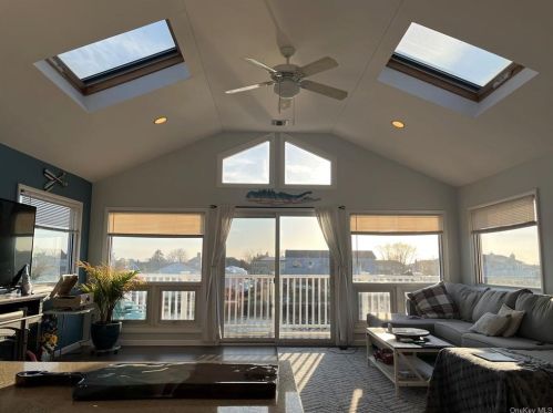 168 Lido Promenade, North Lindenhurst NY  11757-6737 exterior