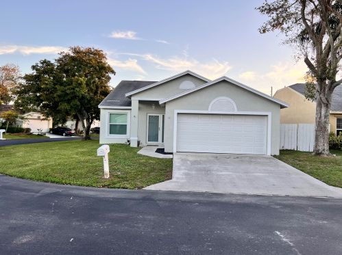 48 Bentwater Cir, Boynton Beach, FL 33426-7646