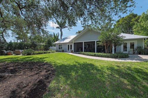 2510 13th St, Naples, FL 34103-4530