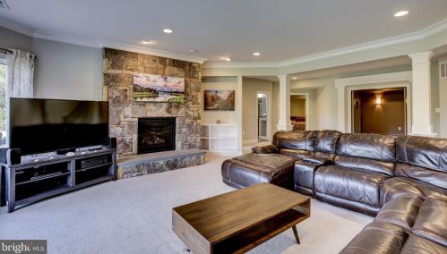 20405 Crimson Pl, Leesburg VA 20175-6362 exterior