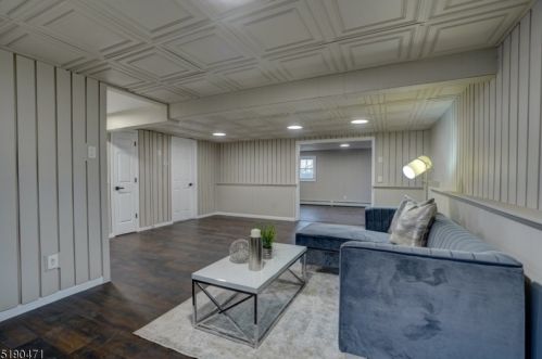 15 Normandy Cir, Hopatcong NJ  07843-1840 exterior