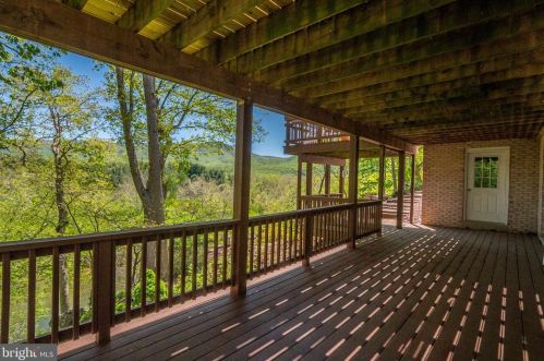 160 Manor Dr, Edinburg VA  22824-3579 exterior