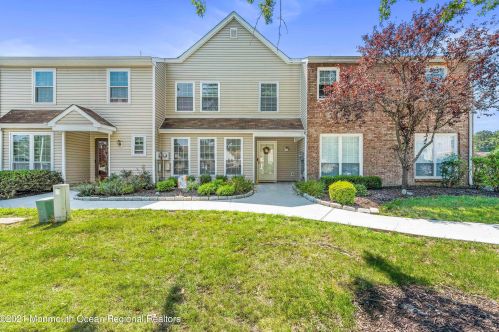 318 Harvard Pl, Morganville, NJ 07751-1730