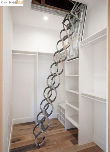 721 44th St, Oakland CA 94608-3404 exterior