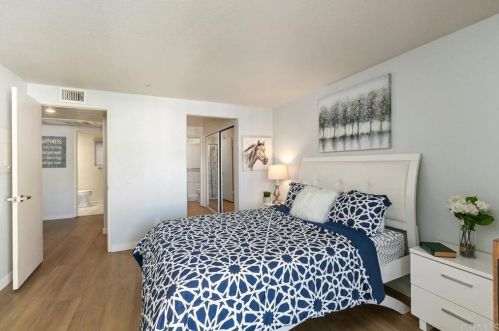 7442 Altiva Pl, Carlsbad CA 92009-6412 exterior