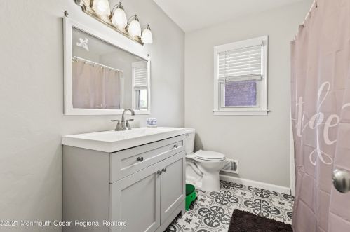 292 Newark Dr, Bricktown, NJ 08724-2236