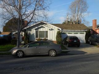 224 Iris Dr, Salinas, CA 93906-3908