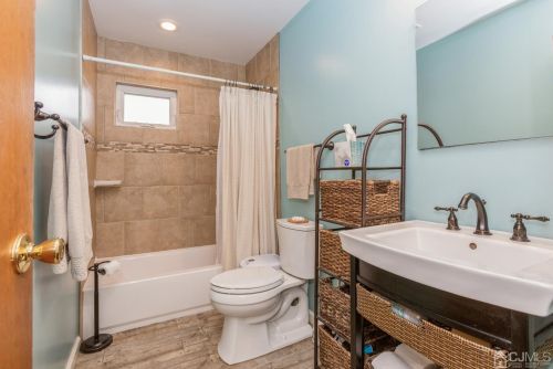 243 Oakland Ave, South Plainfield NJ  07080-4040 exterior