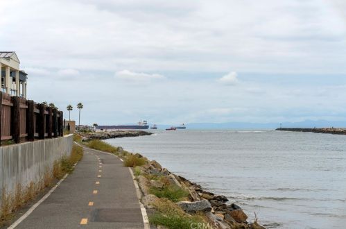 309 Regatta Way, Seal Beach CA  90740-5985 exterior