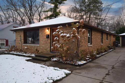 334 Mission Rd, Green Bay, WI 54301-1804