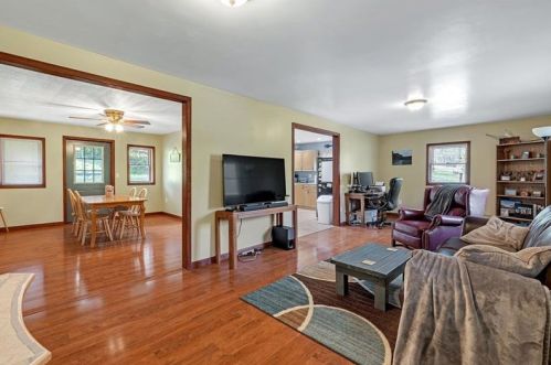 264 Lindsay Rd, Zelienople PA  16063-3210 exterior