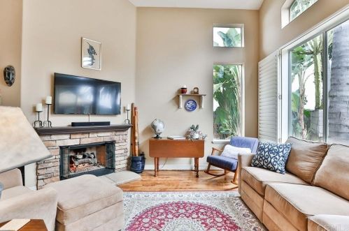 1456 Sapphire Dr, Carlsbad CA 92011-1200 exterior