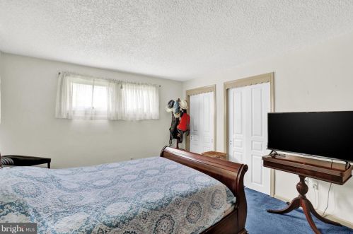 29 Holly Rd, Southampton PA 18966-3029 exterior