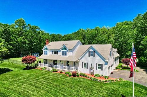 35 Candee Rd, Waterbury, CT 06712-1805
