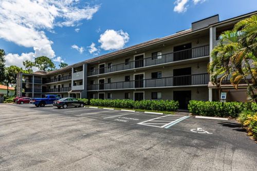 5789 Gage Ln, Naples, FL 34113-3548