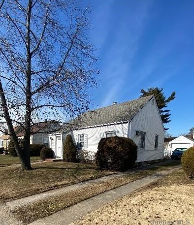 611 Hillside Ave, New Hyde Park, NY 11040-2510