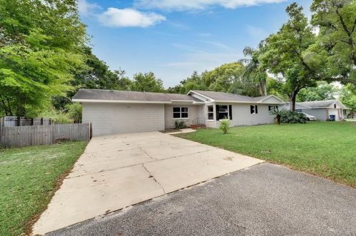 725 Montgomery Ave, Deland, FL 32720-6675