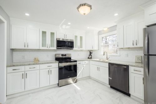 340 Hart St, Southington, CT 06489-2445
